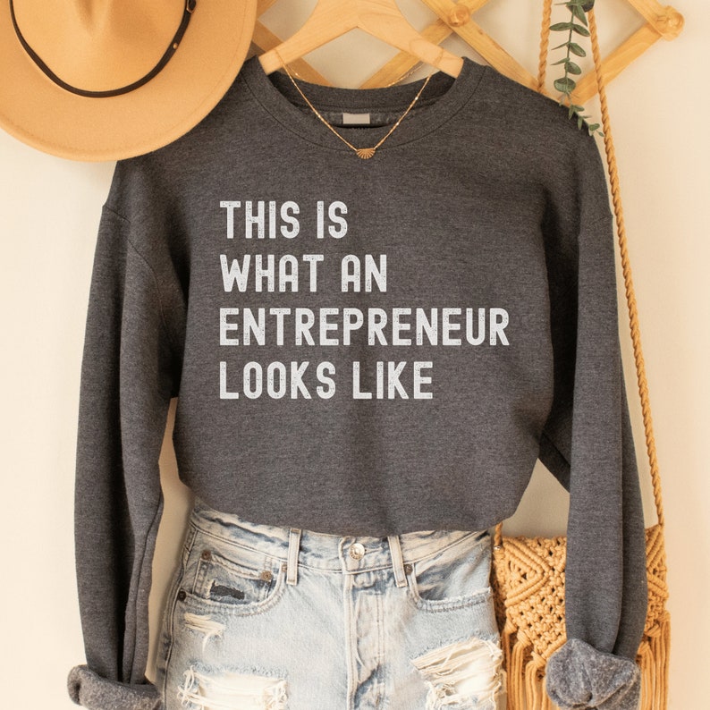 dark gray heather  unisex entrepreneur sweatshirt that says this is what an entrepreneur looks like